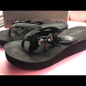 Marc Fisher black Crystal bow platform sandals flip flops 9 90’s Y2K shoes vtg